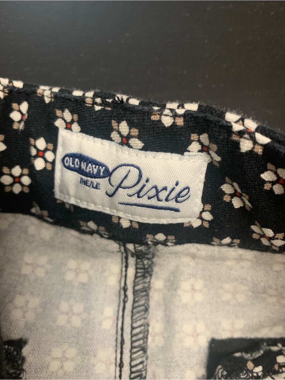 Old Navy Size 8 Black Floral Pixie Pants - Picture 4 of 6